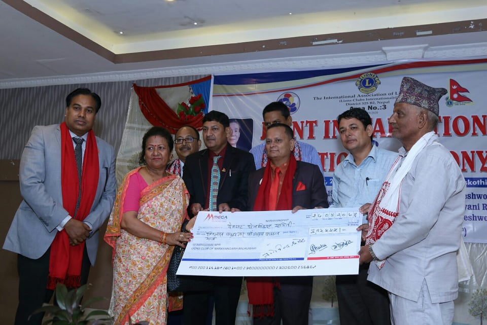 लायन्स क्लब अफ नारायणगढ बालकुमारीद्वारा देवघाट क्षेत्र विकास समितिलाई आर्थिक सहयोग