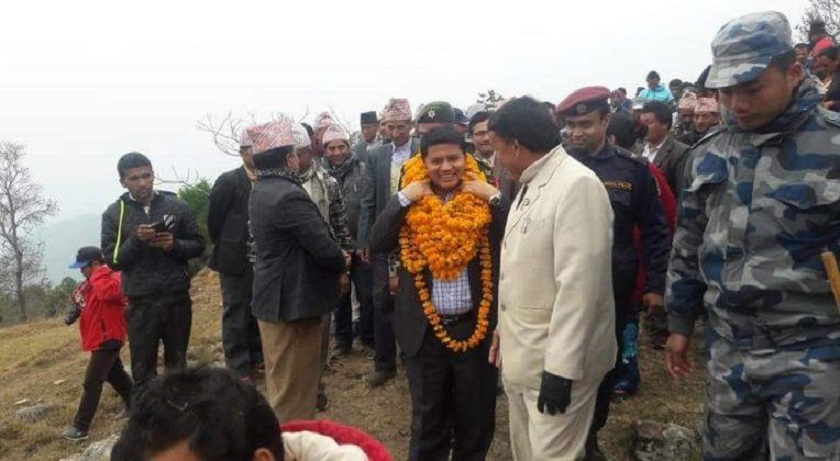 मन्त्री अधिकारी अस्ताउनुअघि के गरिरहेका थिए (हेरौं तस्विरमा)