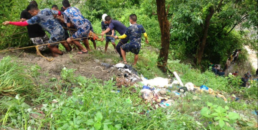 अपडेट : बस दुर्घटनामा मृतकको संख्या आठ पुग्यो, १७ जना घाइते