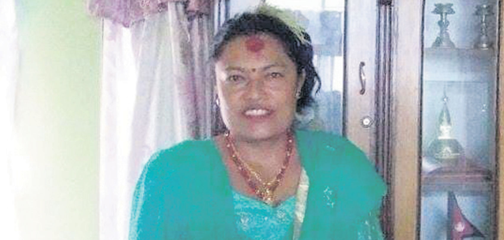 प्रधानाध्यापकले घरका लागि सालको पात टिप्न विद्यार्थीलाई जंगल पठाएपछि..