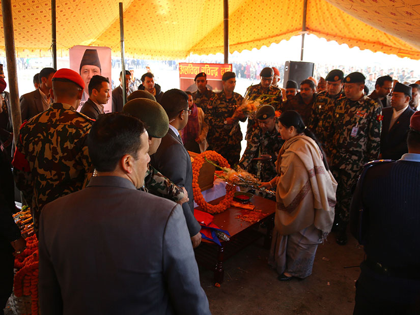 हतारमा रहेका मन्त्री अधिकारी र आङछिरिङलाई पाइलटले नाइँ भन्न नसक्दा दुर्घटना