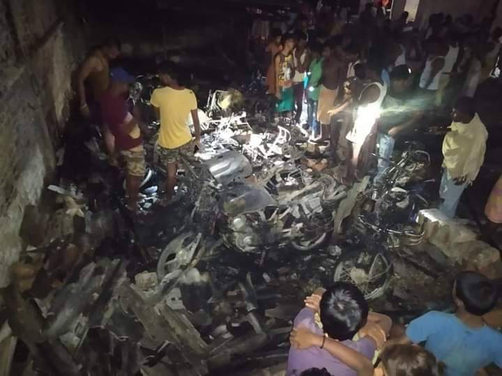 एकै स्थानमा पार्किङ्ग गरि राखिएको आधा दर्जन मोटरसाइकलमा आगजनी