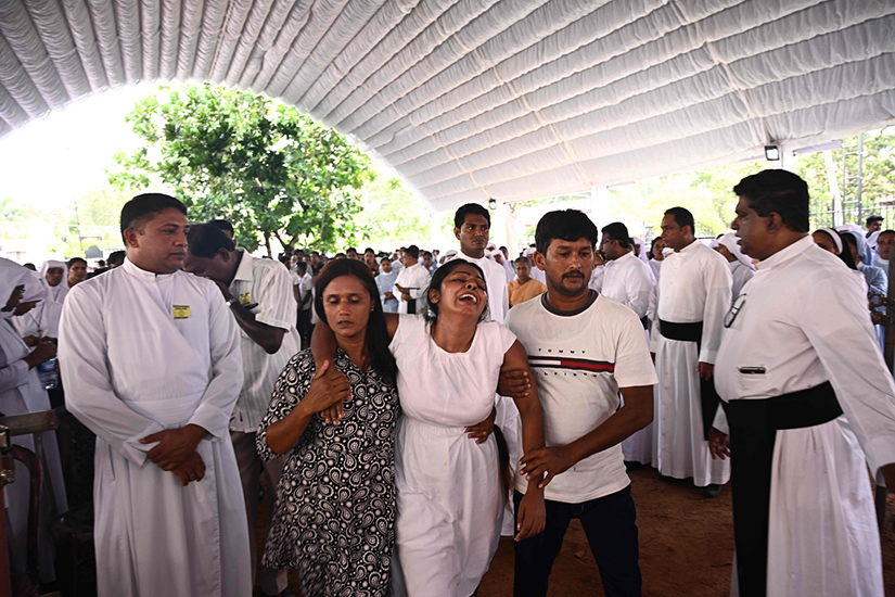 श्रीलङ्कामा सङ्कटकाल लगाएर राष्ट्रिय शोक, पूर्वसूचना लुकाएको भन्दै विवाद