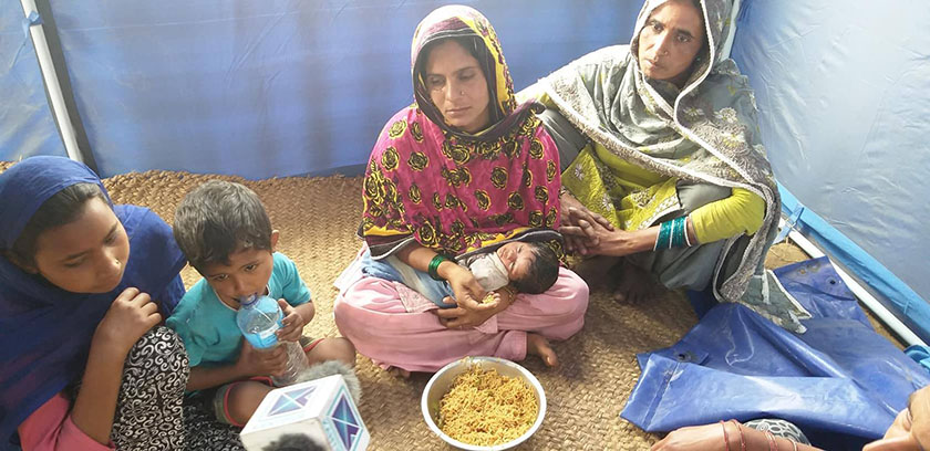 चाउचाउ र बिस्कुटको भरमा बाँच्दै छन् बाराका हुरीपीडित सुत्केरी