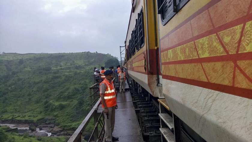 मुम्बईमा रेल दुर्घटना हुँदा १५ जनाको मृत्यु