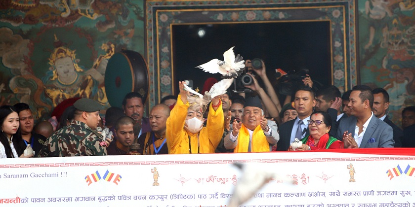 राष्ट्रपति बौद्धमा, विश्वशान्तिको कामना गर्दै उडाए परेवा
