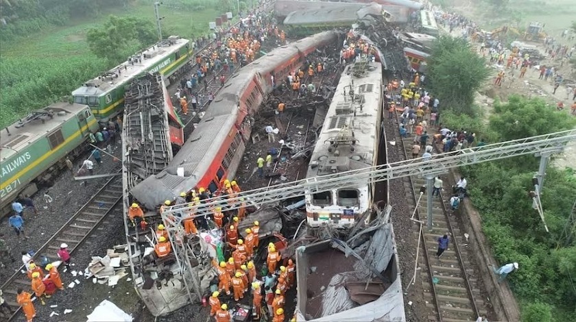 भारतीय रेल दुर्घटनामा मृत्यु हुनेको संख्या २८८ पुग्यो
