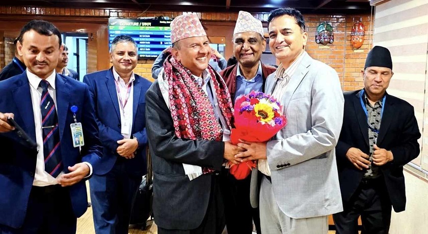 ११ दिने बेलायत र कतारको भ्रमण सकेर स्वदेश फर्किए एमाले महासचिव शंकर पोखरेल
