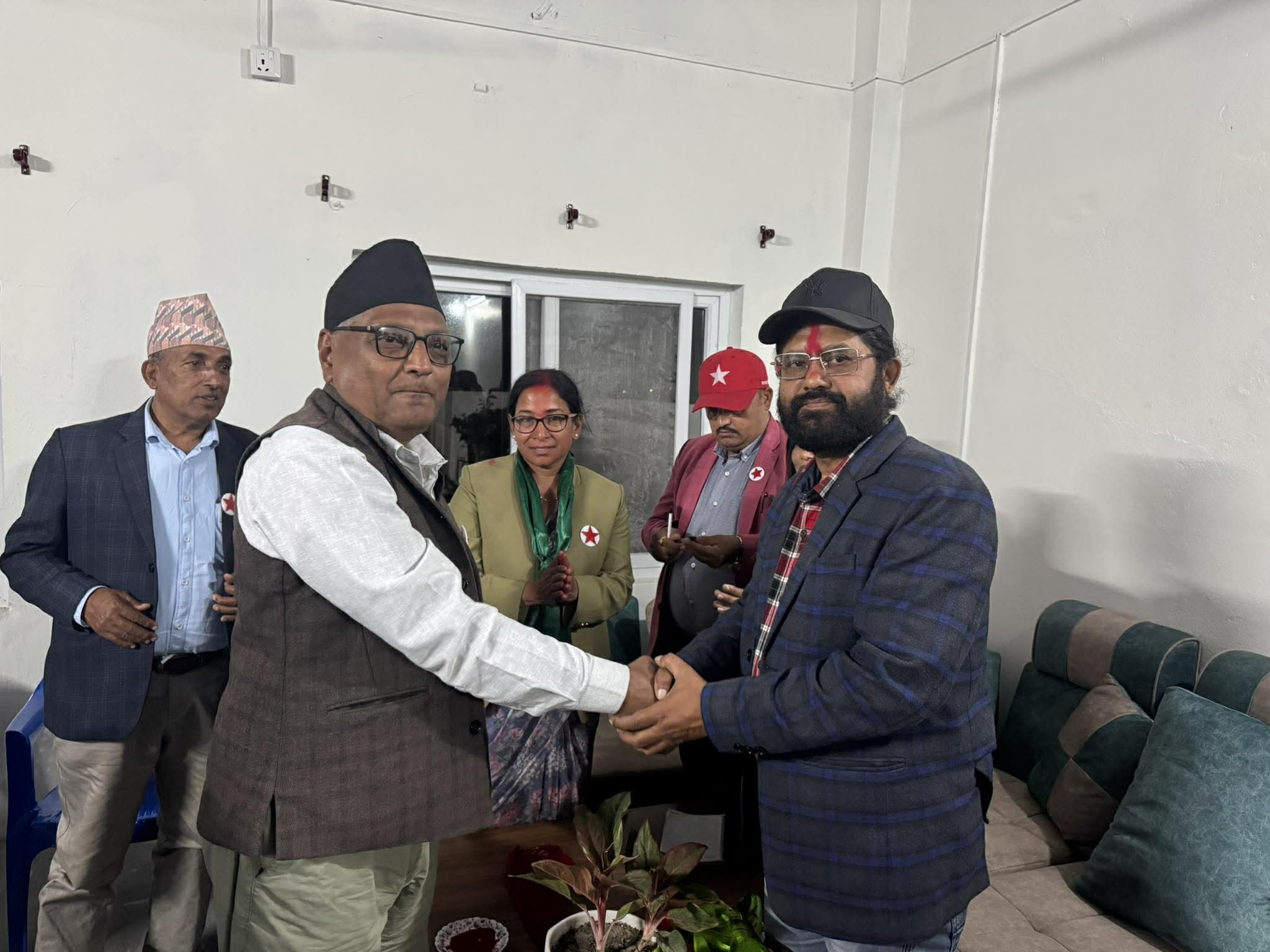 चितवन क्षेत्र न ३ का उम्मेदवार जित बहादुर सुनार नेकपामा प्रवेश