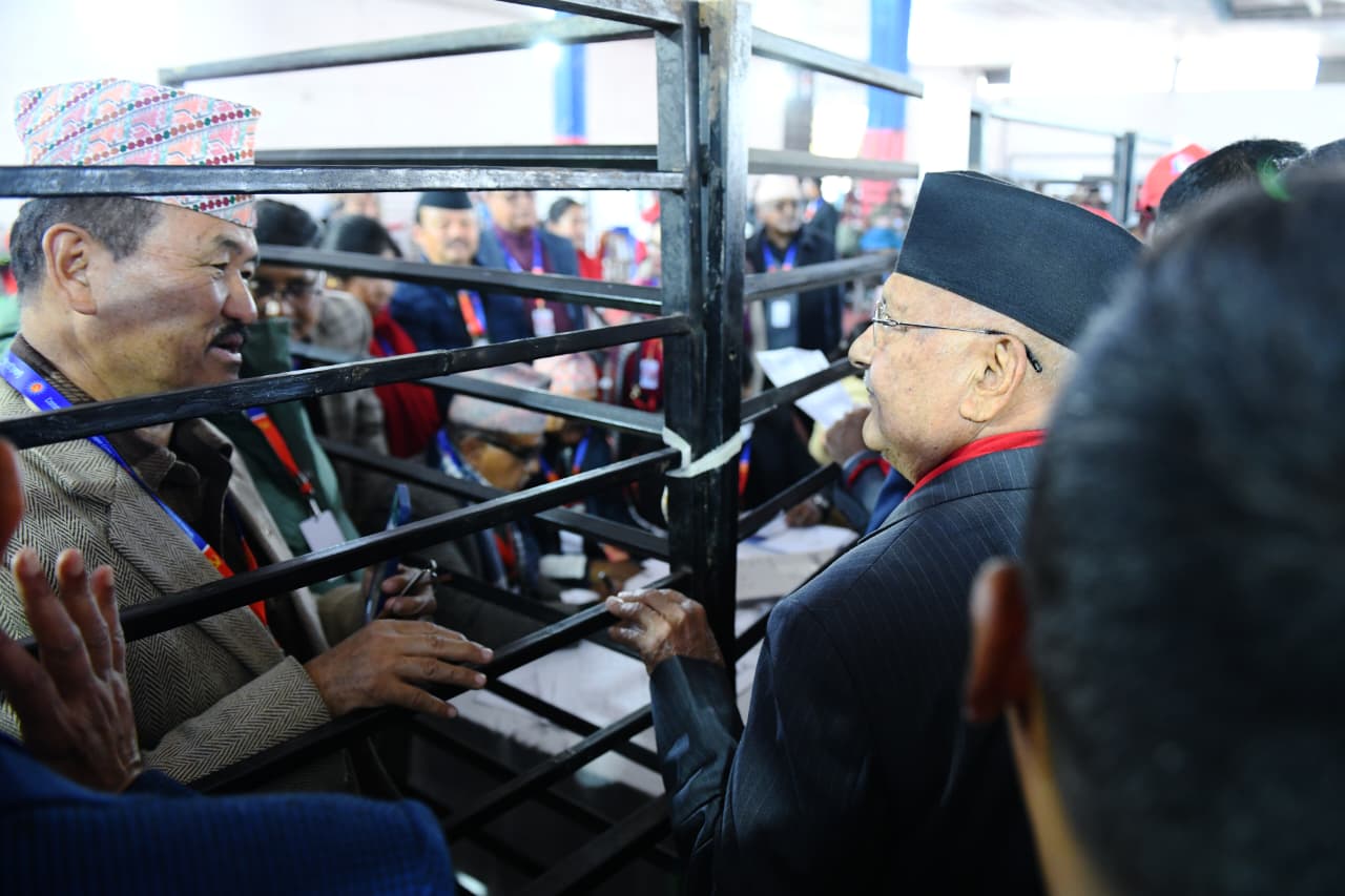 ओलीले गराए अध्यक्ष पदमा उम्मेदवारी दर्ता