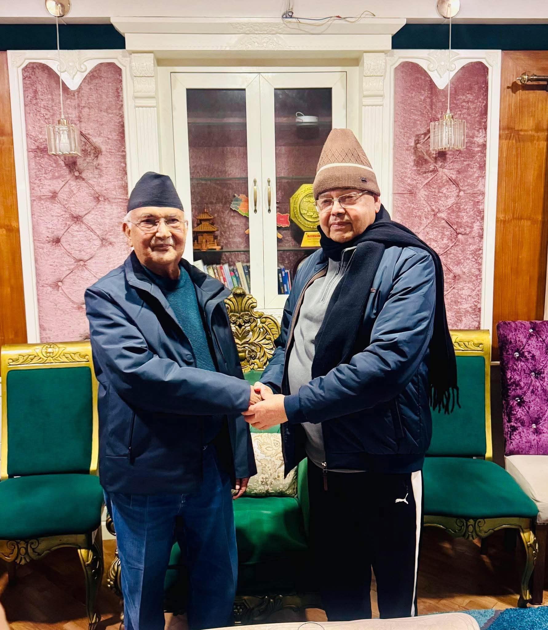 ओली र प्रचण्डसँग बार्गेनिङ गदैं झलनाथ