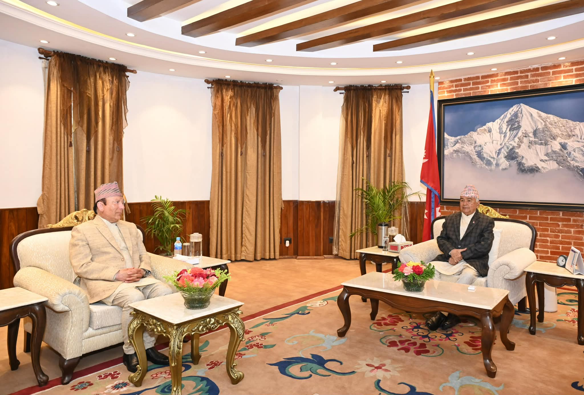 राष्ट्रपति पौडेलसँग प्रधानन्यायाधिश सिंहको भेट