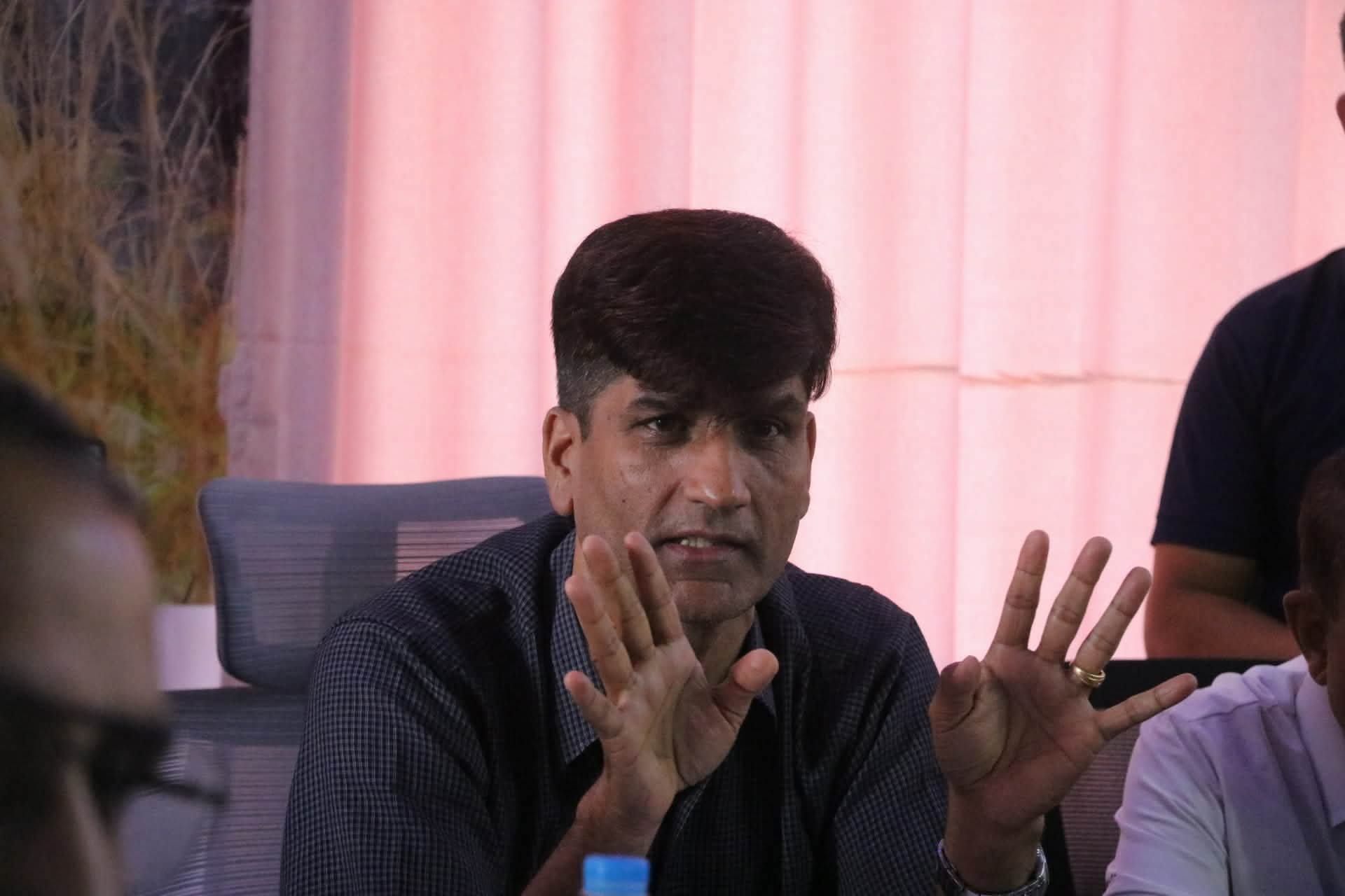 चितवनमा एम्बुलेन्स सेवा कडाइः ७ दिनभित्र दर्ता, १५ दिनभित्र GPS जडान अनिवार्य