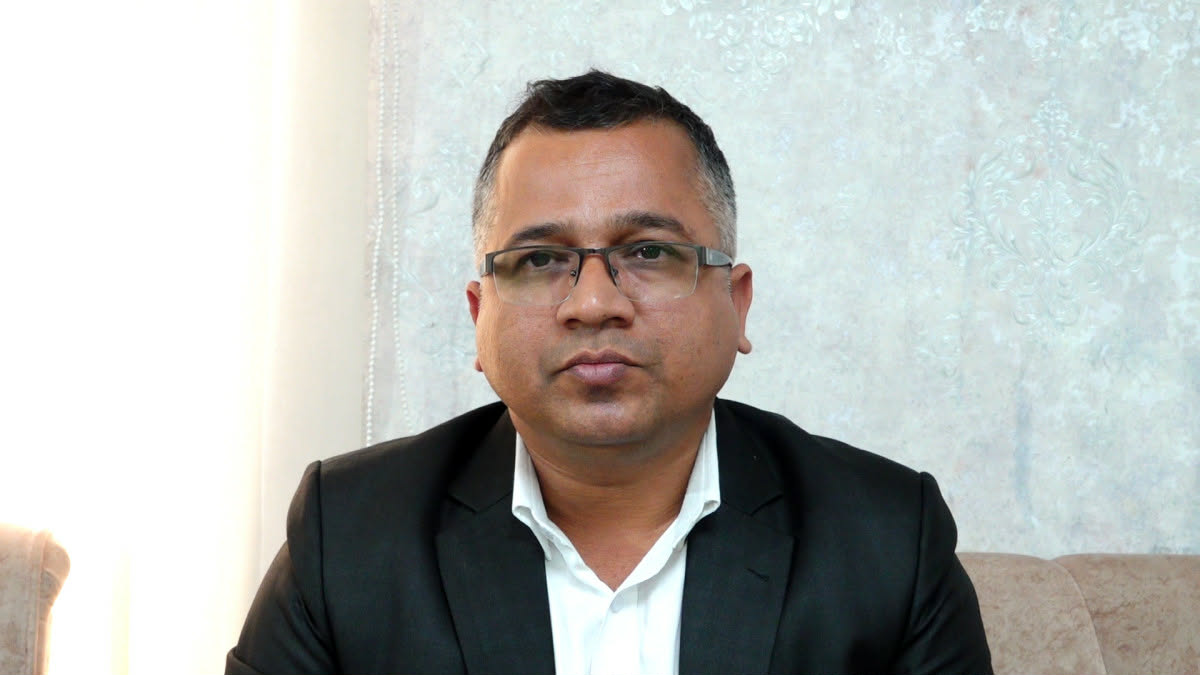 चिकित्सकलाई पनि हप्तामा दुई दिन बिदा चाहिन्छ, सरकारको ‘पेल्ने’ नीति मान्दैनौँः डा. बद्री रिजाल