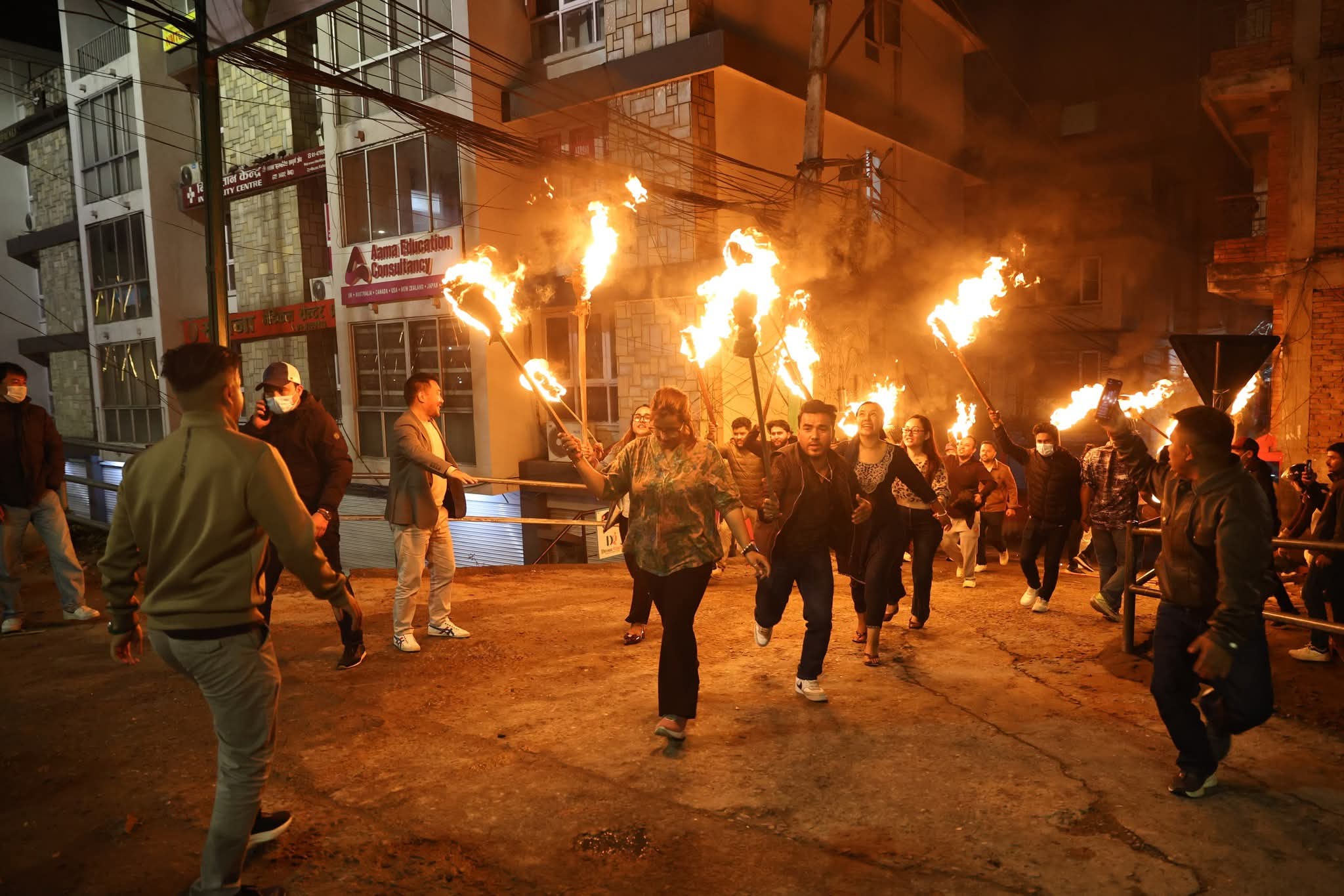 केपी शर्मा ओलीको रिहाइ माग गर्दै राष्ट्रिय युवा संघको मशाल