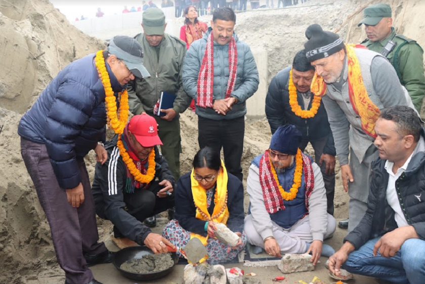 भरतपुरको पुङ्गी खोला सौन्दर्यकरणको प्रमुख दाहालद्धारा शिलान्यास