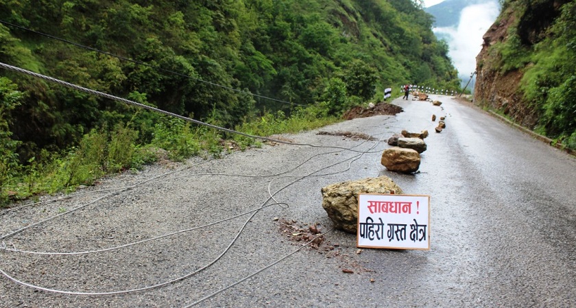 पोखरा बागलुङ सडक खण्ड सोमबार रातिदेखि अवरुद्ध
