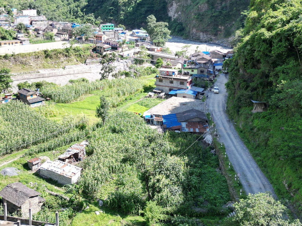 धवलागिरिको केन्द्र जोड्ने सडक स्तरोन्नति गरिँदै