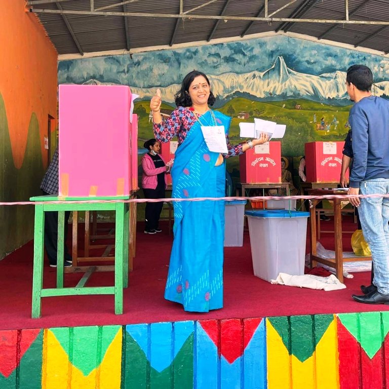 काठमाडौं मेयर उम्मेदवार समीक्षा बास्कोटाले गरिन् मतदान