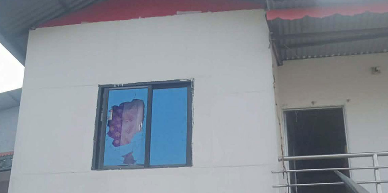 झापा–५ मा बालेनको सम्पर्क कार्यालयमा तोडफोड