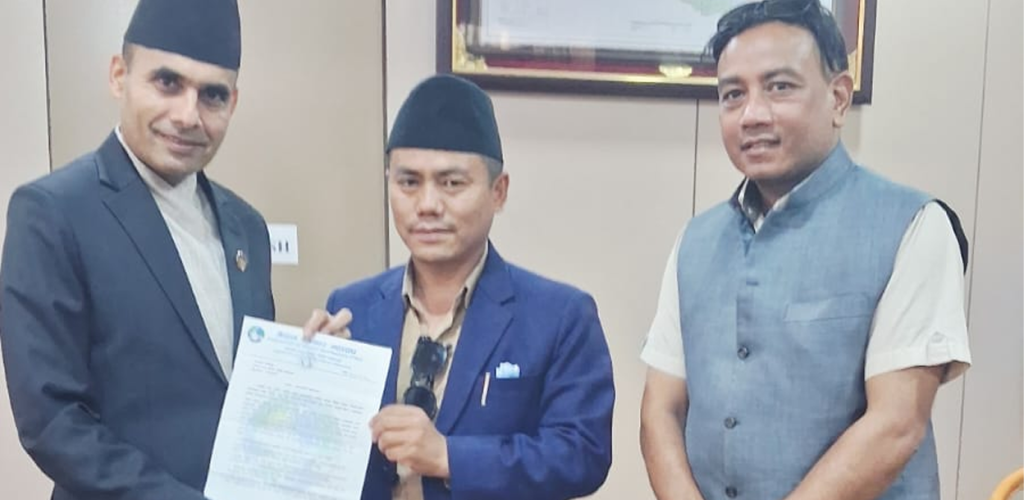 पत्रकार महासंघले प्रधानमन्त्रीलाई ज्ञापन पत्र बुझायो