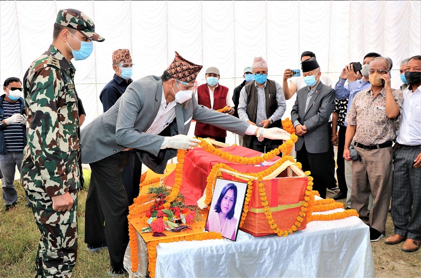 शिवा पहाडीको पार्थिव राष्ट्रिय झण्डा ओढाएर अन्तिम श्रद्धाञ्जली