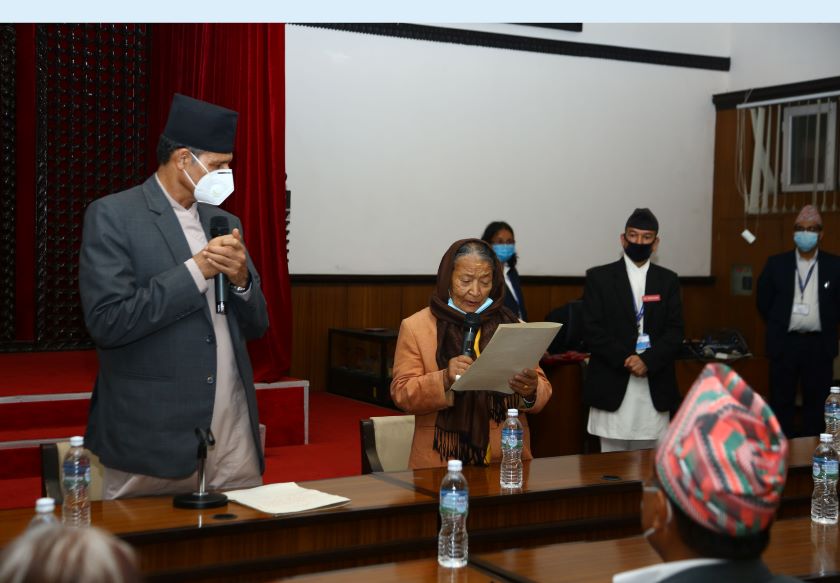 नवनिर्वाचित सांसद ज्वारचनको शपथ