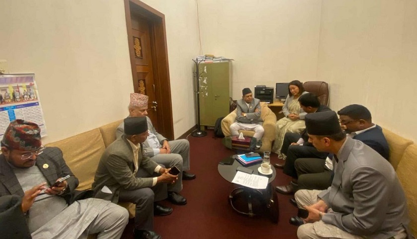 सदनको अवरोध हटाउन प्रमुख सचेतकहरूसँग छलफलमा सभामुख