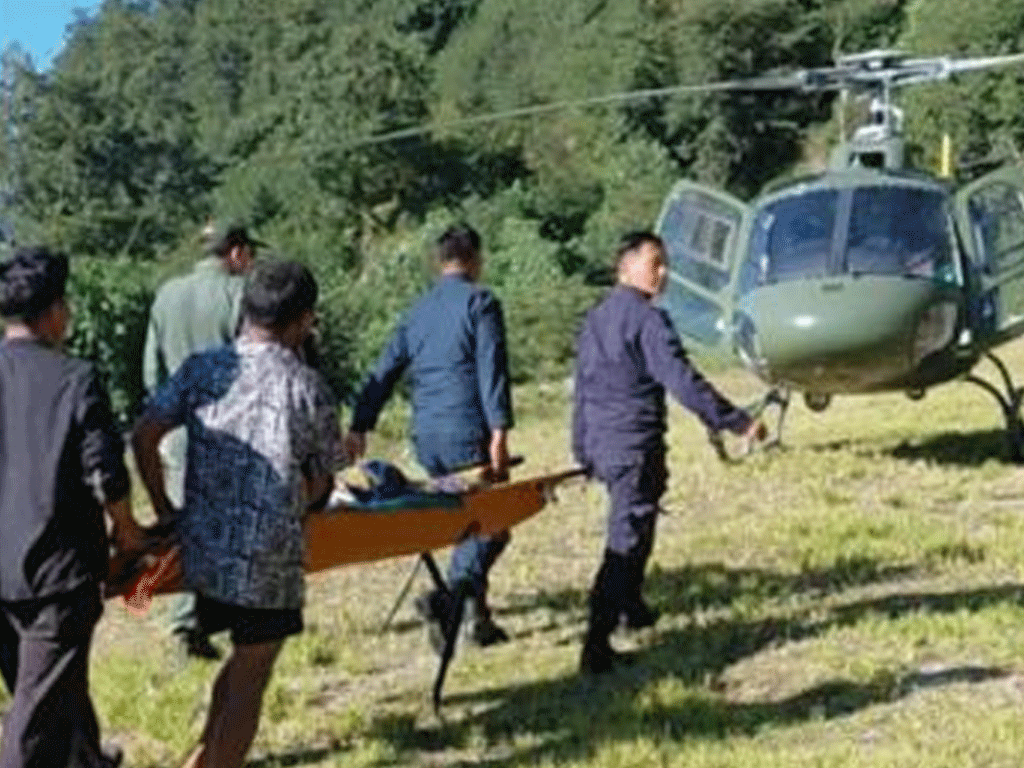 नेपाली सेनाको हेलिकप्टरबाट गर्भवतीको उद्धार