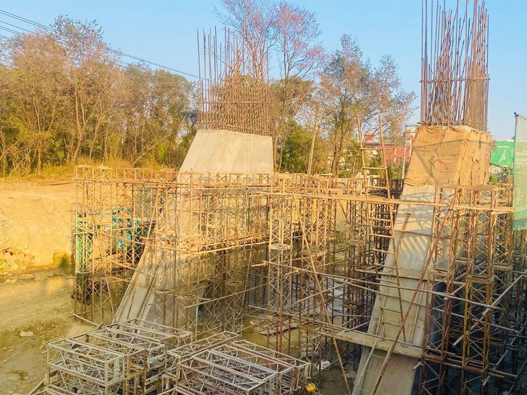 सेती नदीमा निर्माणाधीन ‘सिग्नेचर’ पुलको काम सुस्त