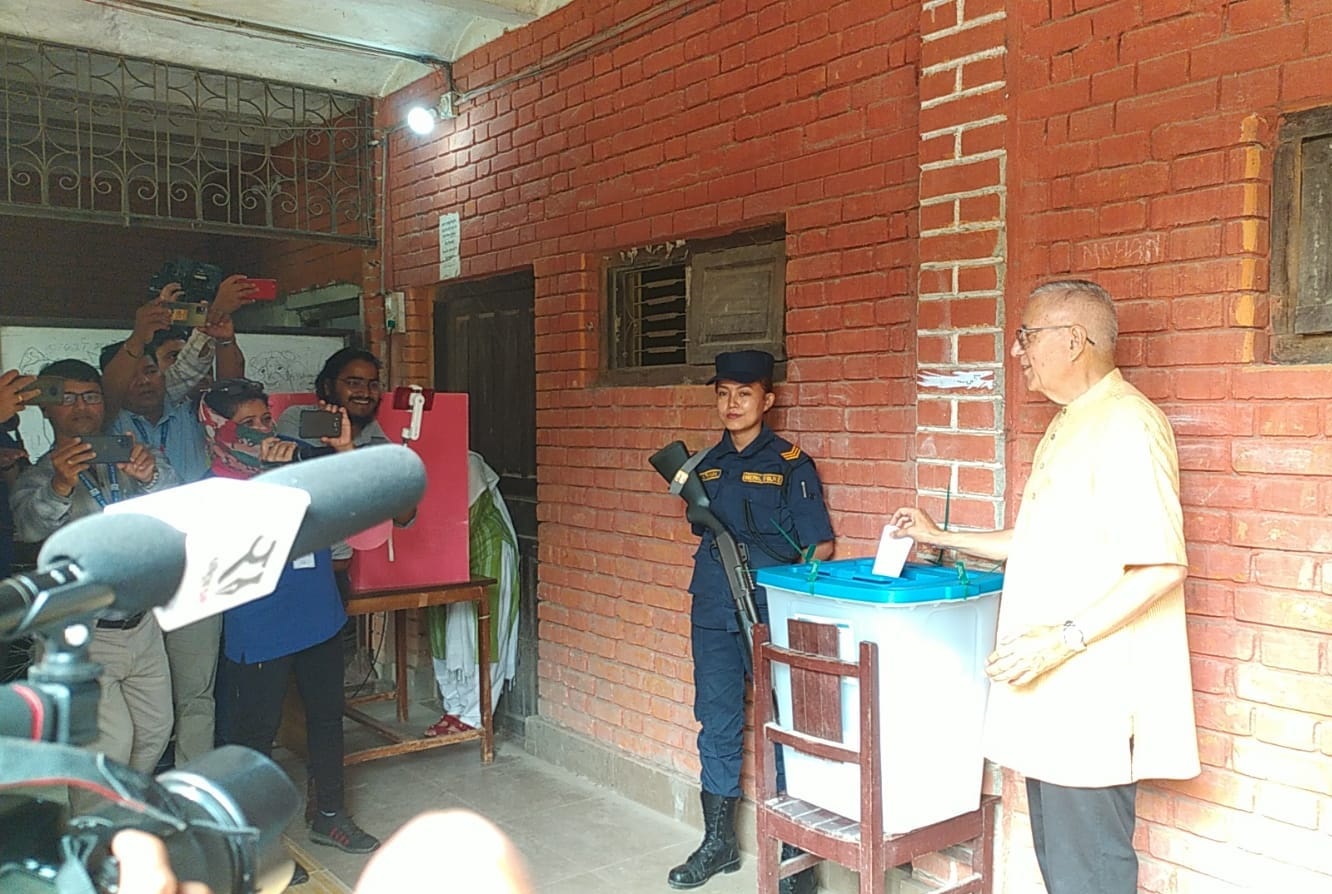 शेखर कोइराला विराटनगर पुगेर गरे मतदान