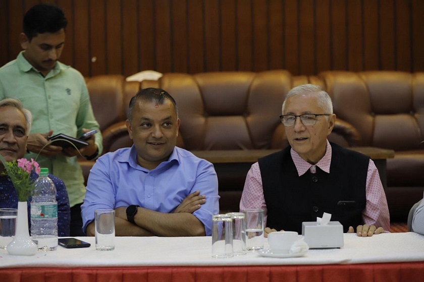 कांग्रेसले प्रधानमन्त्री दाहाललाई विश्वासको मत दिएर गल्ती गर्‍याे: शेखर कोइराला