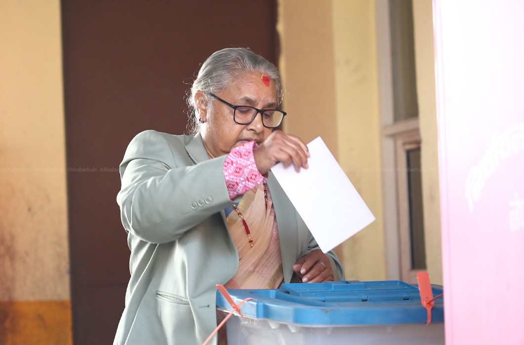 प्रधानमन्त्री कार्कीले धापासी पुगेर गरिन् मतदान