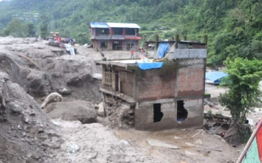 सिन्धुपाल्चोकमाथि वर्षेनी प्राकृतिक प्रहार, भूकम्पदेखि लिदिको पहिरोसम्म