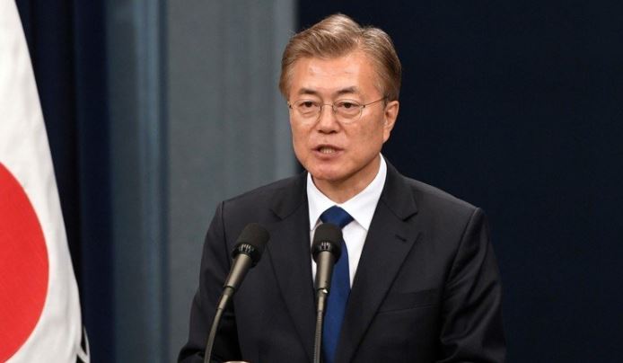 दक्षिण कोरियाका राष्ट्रपति मुन जाय इनले लगाए कोरोनाविरुद्धको खोप