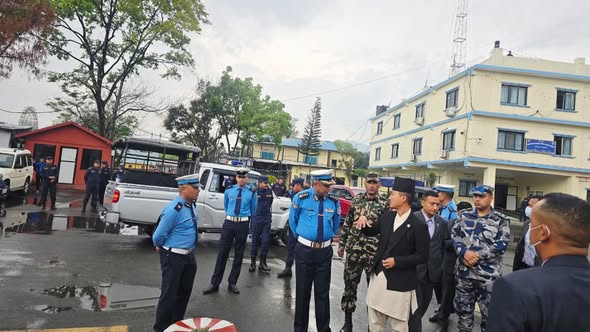 गृहमन्त्री गुरुङले गरे उपत्यका ट्राफिक प्रहरी कार्यालयको अनुगमन