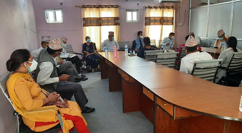 सार्वजनिक यातायातले यात्रुहरुसँग मनलाग्दी भाडा असुल गरेको विषयमा तत्काल संस्थागत संयन्त्र बनाई अनुगमन गर्न सरकारलाई निर्देशन