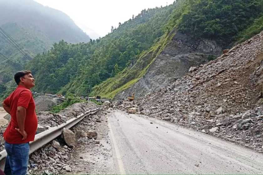 अवरुद्ध कर्णाली राजमार्ग खुल्यो