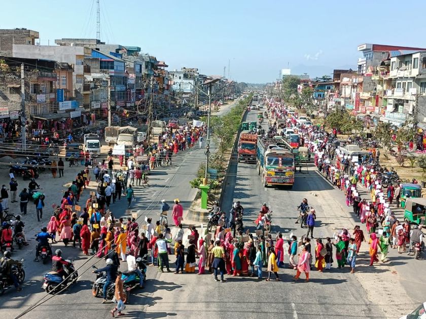 सुकुम्बासीको प्रदर्शन, भने ‘नो लालपुर्जा, नो भोट’