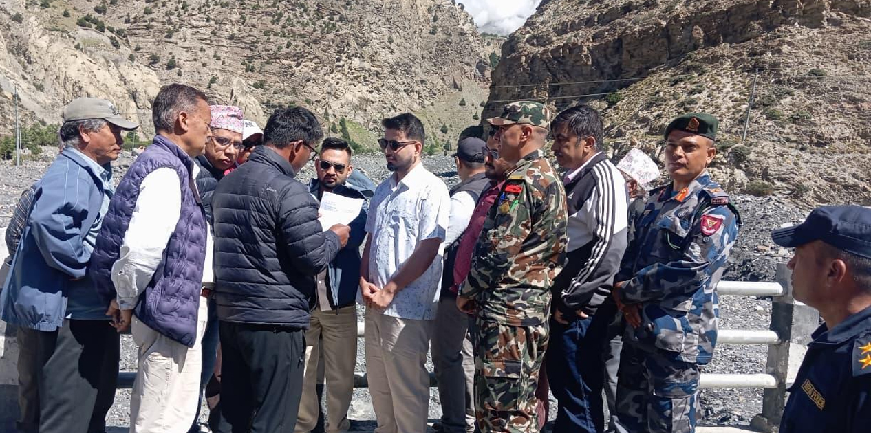 पूर्वाधार मन्त्री लम्साल कोरला सडकको निरीक्षणमा