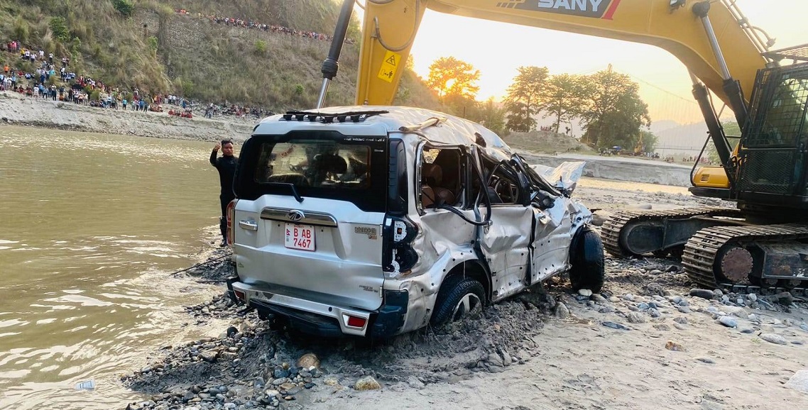 सुनकोशीमा खसेको गाडी र सीटीईभीटीका दुई कर्मचारीको शव भेटियो