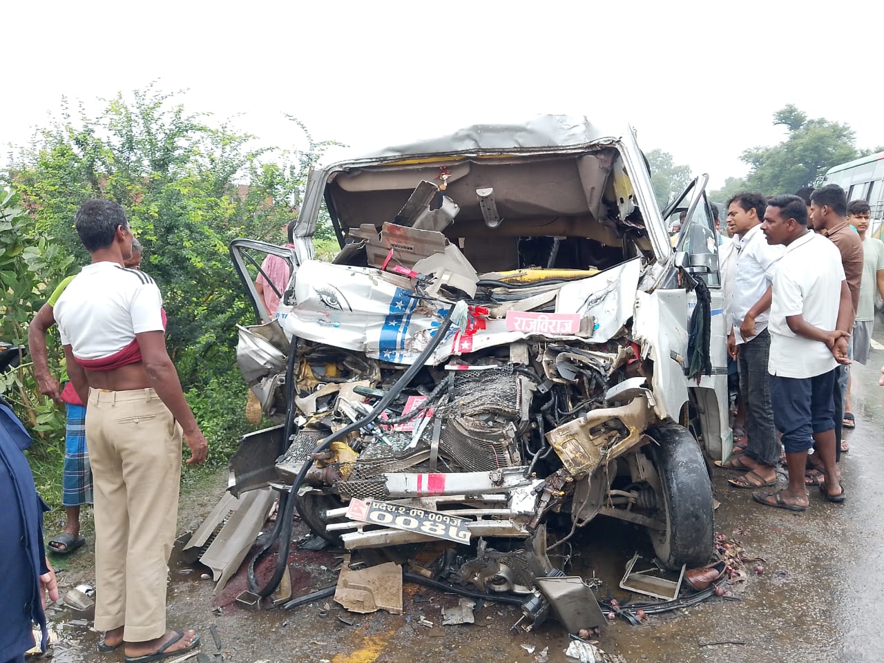 सुनसरीमा बस र विङ्गर ठोक्किँदा ३ को मृत्यु, १६ जना घाइते
