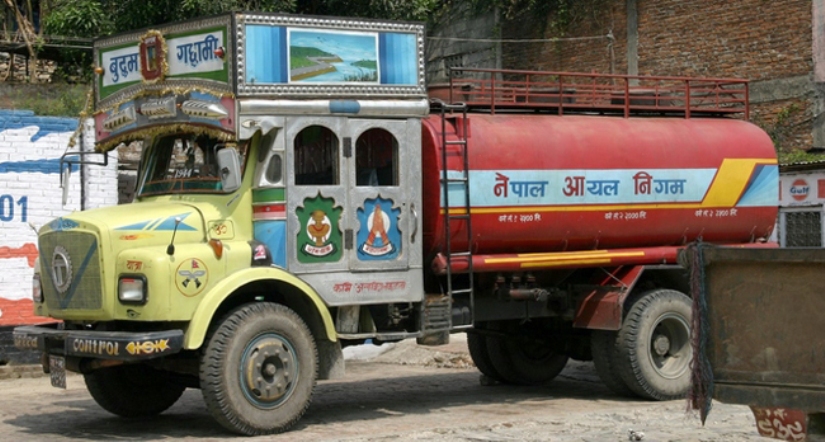 रित्तो ट्यांकरमा लुकाएर भारत लैजादै गरेको २९५ किलो गाँजा बरामद