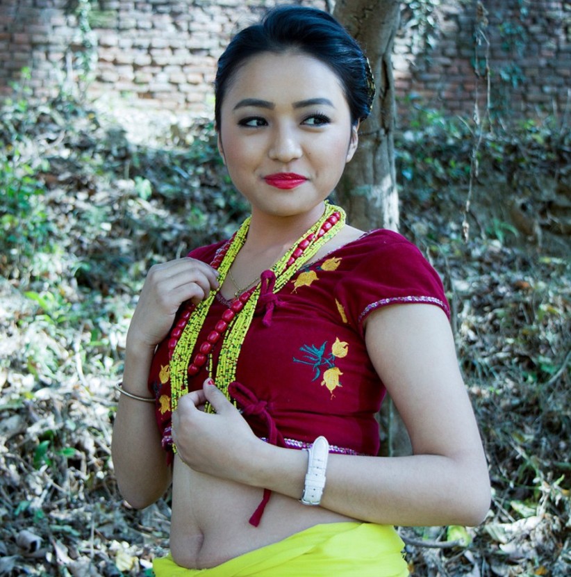 मोडल एलिसा राई भन्छिन्,   जिम गएर एप्स बनाएको मलाई राम्रो लाग्दैन ।
