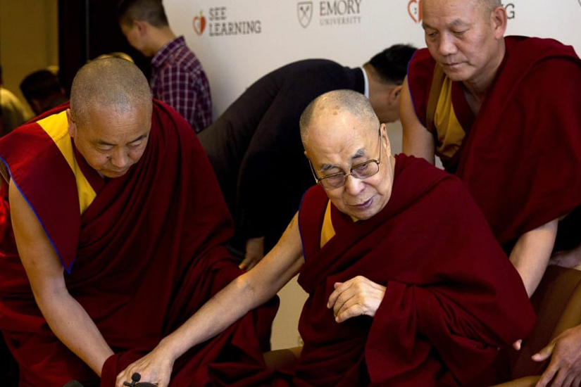 तिब्बती धर्मगुरु दलाइ लामा अस्पताल भर्ना, क्यान्सरको आशंका