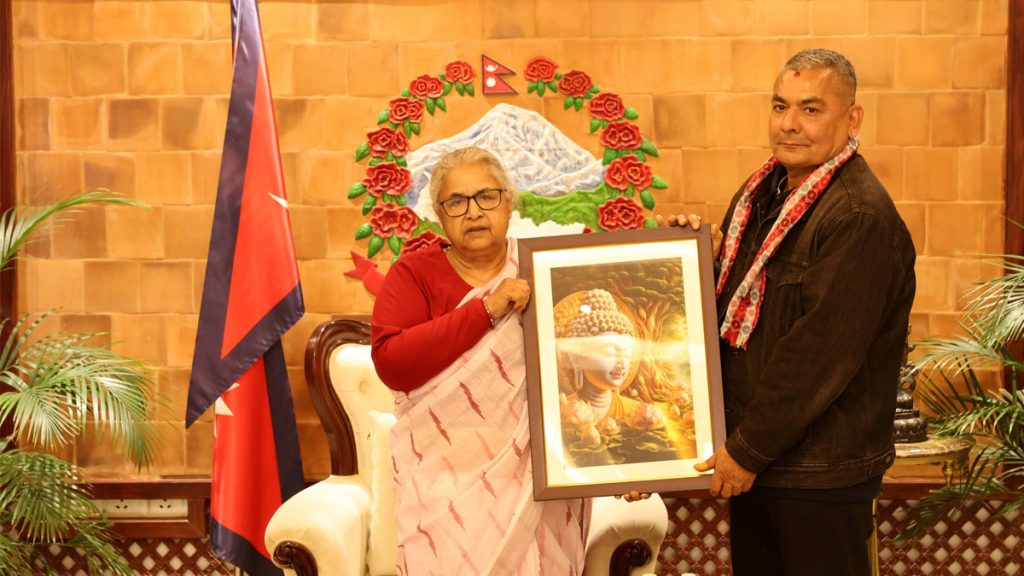 प्रधानमन्त्री र दुर्गा प्रसाईंबीच भेट