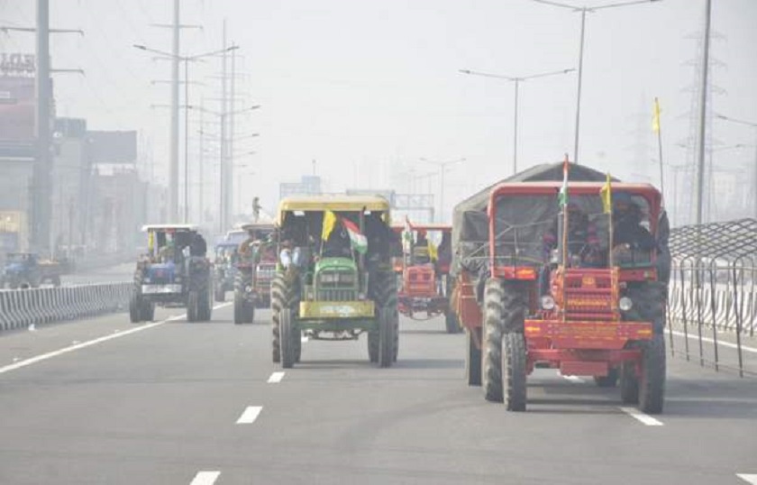 भारतमा गणतन्त्र दिवसका दिन किसानहरुको ट्याक्टर र्याली