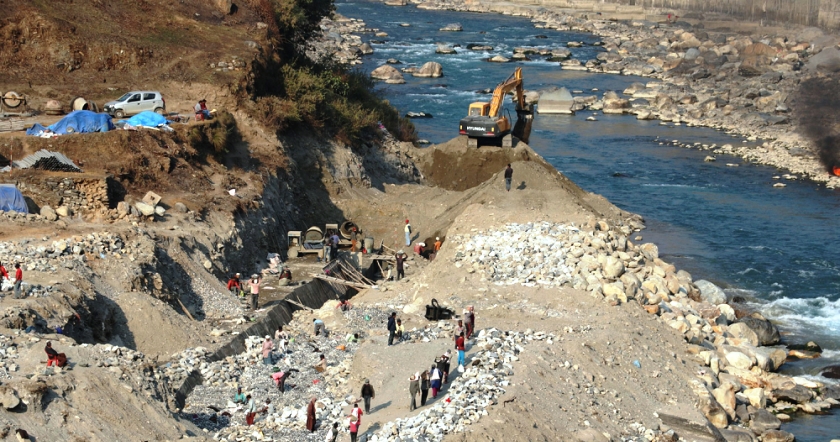 सरकारी पहलको अभाव : महाकालीमा भारतद्धारा एकतर्फी रुपमा तटबन्ध निर्माण जारी