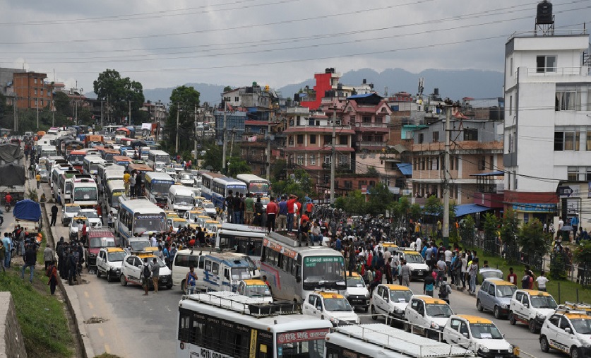 भाडा समायोजन लगायतका मागसहित यातायात व्यवसायीद्वारा प्रदर्शन