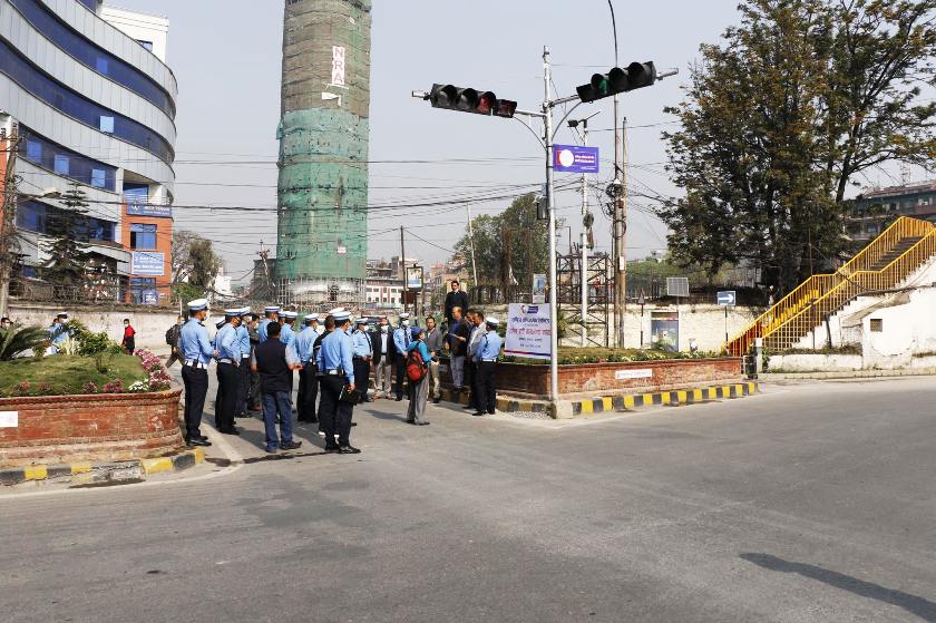 ट्राफिक प्रहरीको विद्यार्थी सुरक्षा लक्षित विशेष चेकिङ, ४ जना विद्यार्थी सहित ४१८ जना कारवाहीमा